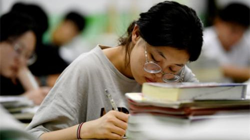 女孩子学哪些专业比较好就业 女学生学什么专业好前景好