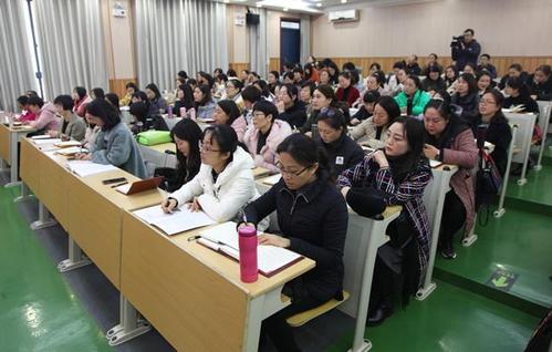 建议千人以上中小学配心理教师 多少学生的学校配心理教师