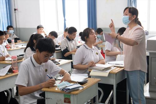 教师行业退休年龄将延后5年 教师行业退休年龄将延后5年有什么利弊