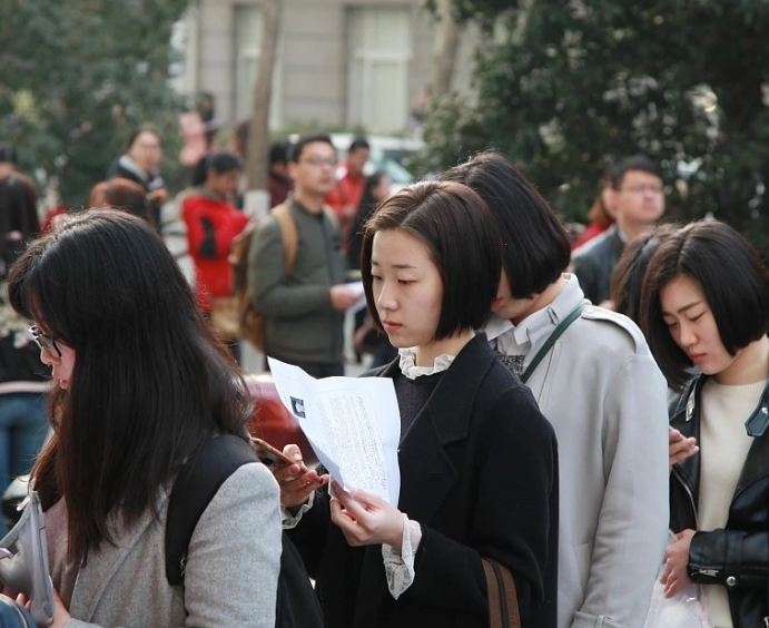 公务员面试穿什么 公务员面试穿什么衣服女 