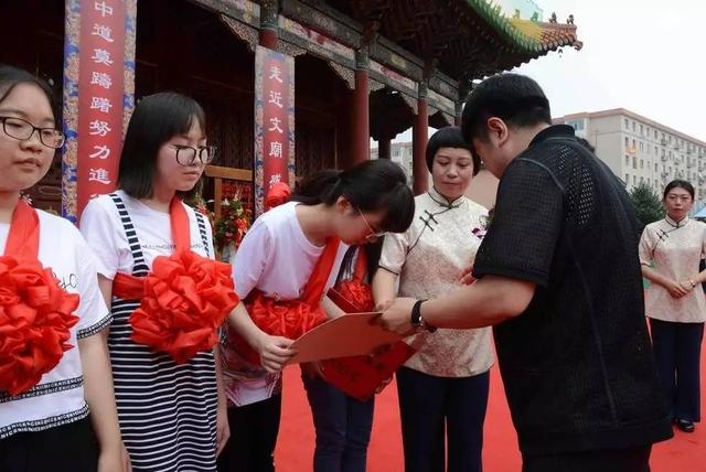 严禁宣传炒作“高考状元”“高考升学率” 高考状元 一本上线率不得再宣传