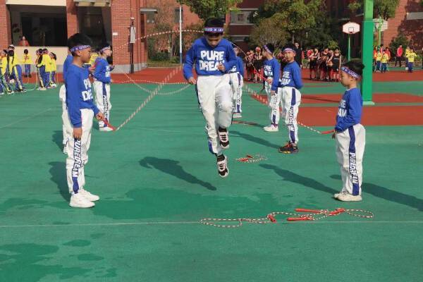 北京中小学校每天统一安排大课间体育活动坚持校园课外体育锻炼活动